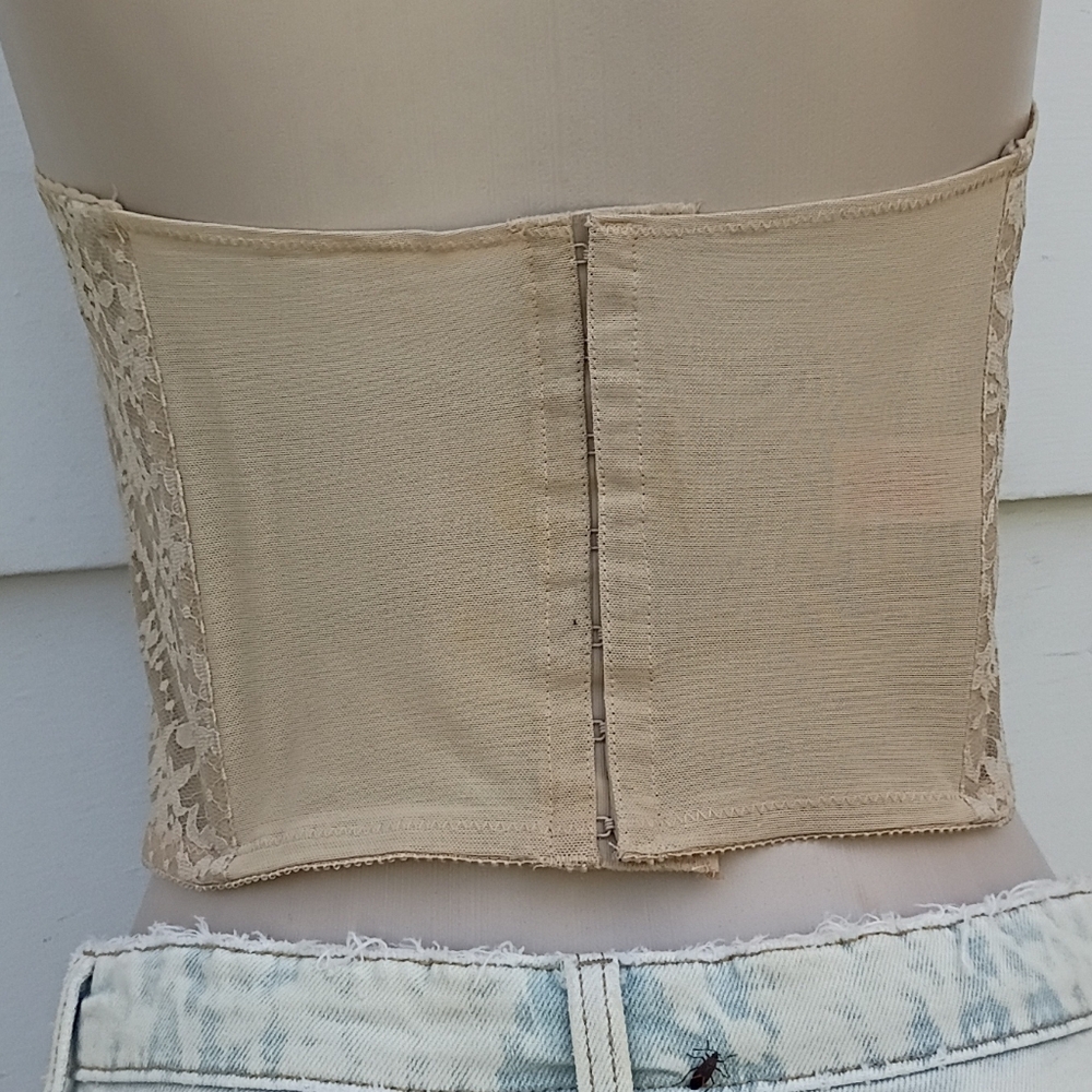 SOLD Vintage Champagne Lace Corset - Picture 5 of 7